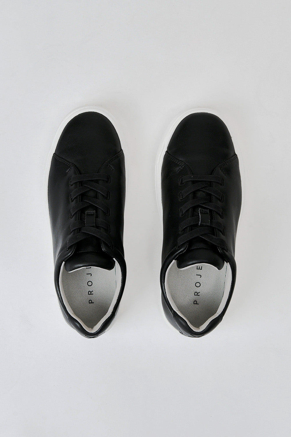 極輕防水小白鞋 Scooter One - 黑面白底 Black / White