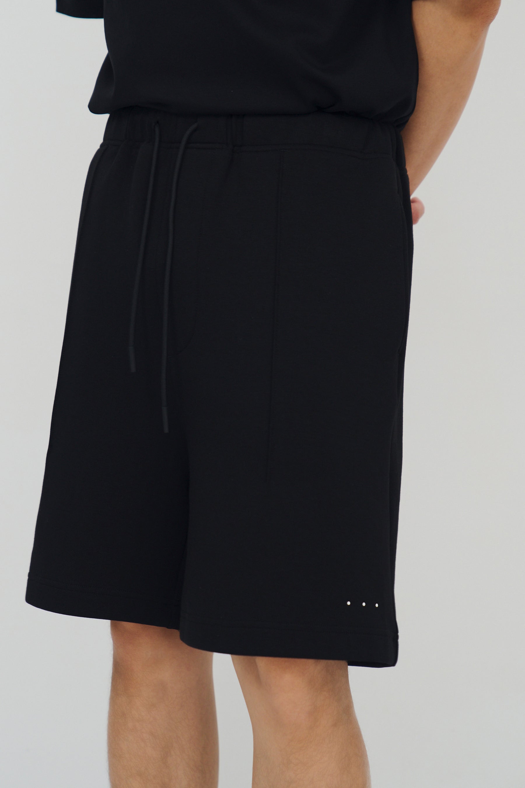 冰膚液態棉抓褶短褲 Tri-dots Liquid Shorts - 暗夜黑 Black