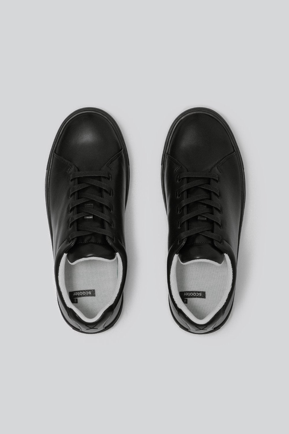 極輕防水小白鞋 Scooter One - 經典黑 Black